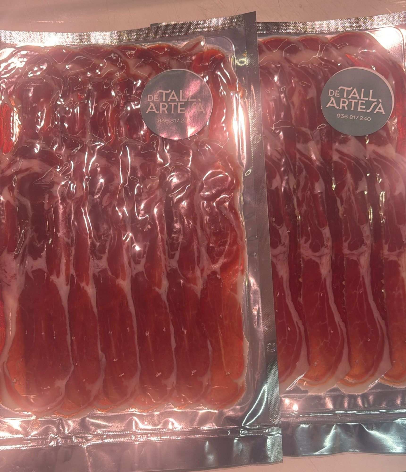 Sobres de paletilla ibérica loncheada con la etiqueta De Tall Artesà